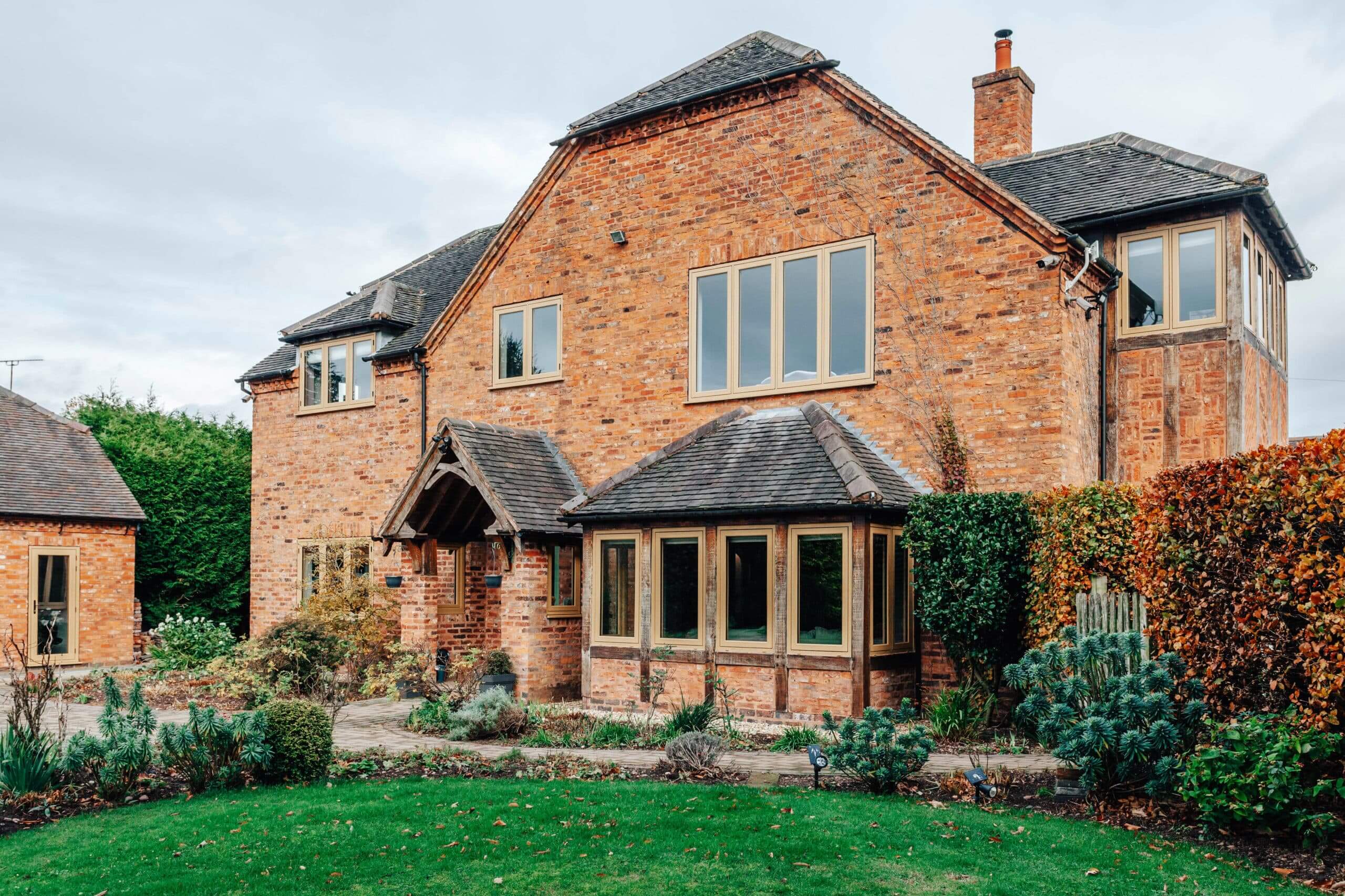 Discover the Charm of Residence Flush Sash Windows in Traditional Homes